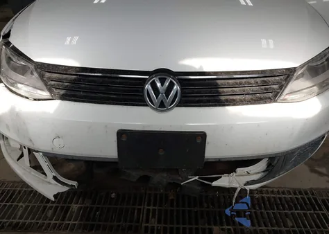 2014 Volkswagen Jetta 2.0L S z USA, uszkodzony, nr VIN 3VW2K7AJ7EM432153